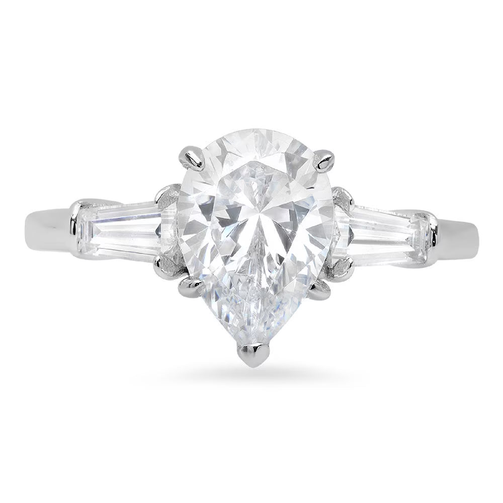 18K White Gold Three-Stone Diamond Engagement Ring K1106